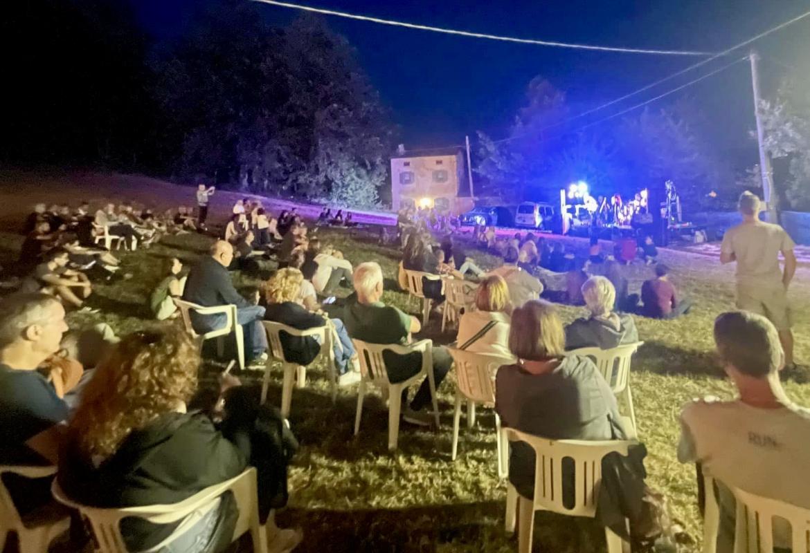 Donazione ai VVF di Monghidoro dal Comitato di Fradusto