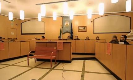 "Non abbiamo i soldi per comprare della vernice"