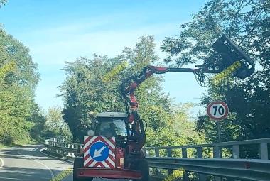 Si attendono ancora sfalci e pulizia delle banchine nelle strade coomunali