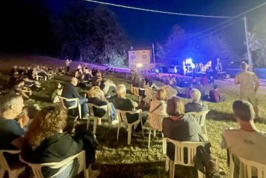 Donazione ai VVF di Monghidoro dal Comitato di Fradusto